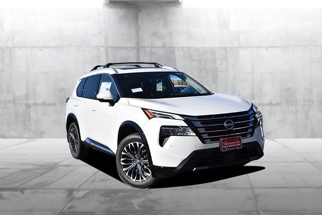 Nissan Rogue Vehicle Full-screen Gallery Image 2