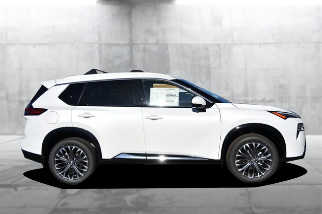 Nissan Rogue Vehicle Full-screen Gallery Image 5