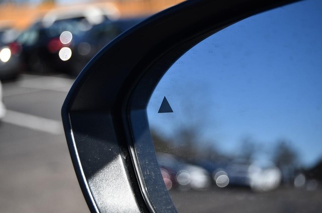 Nissan Rogue Vehicle Full-screen Gallery Image 11