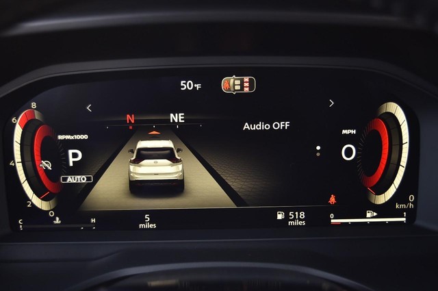 Nissan Rogue Vehicle Full-screen Gallery Image 13