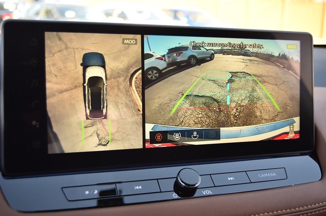 Nissan Rogue Vehicle Full-screen Gallery Image 14