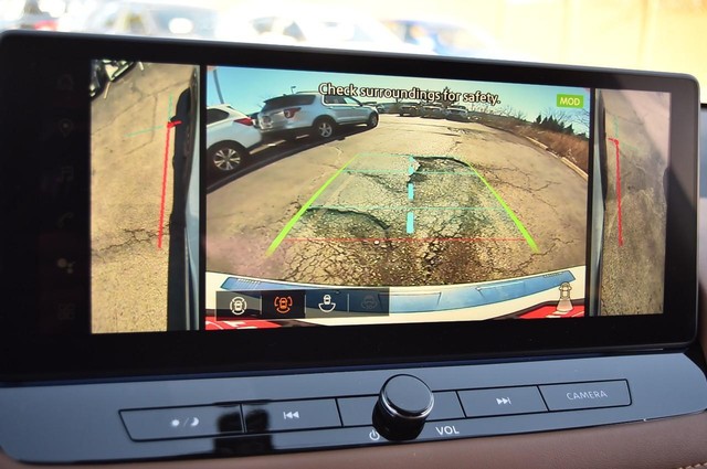 Nissan Rogue Vehicle Full-screen Gallery Image 15