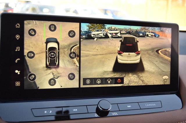 Nissan Rogue Vehicle Full-screen Gallery Image 17