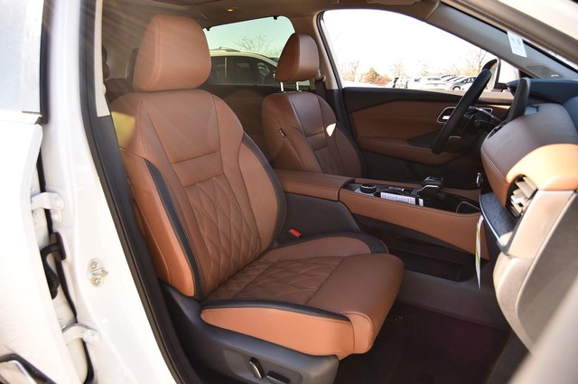 Nissan Rogue Vehicle Full-screen Gallery Image 24