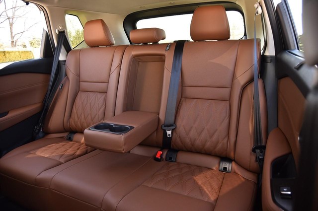 Nissan Rogue Vehicle Full-screen Gallery Image 26