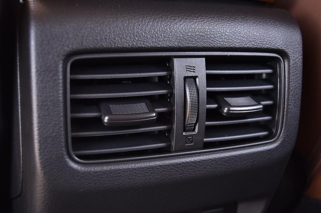 Nissan Rogue Vehicle Full-screen Gallery Image 27