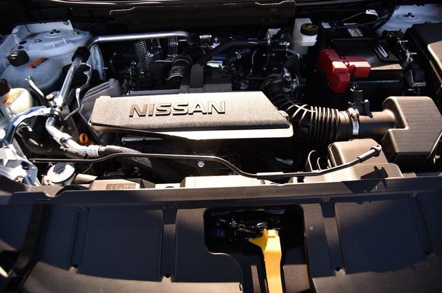 Nissan Rogue Vehicle Full-screen Gallery Image 31