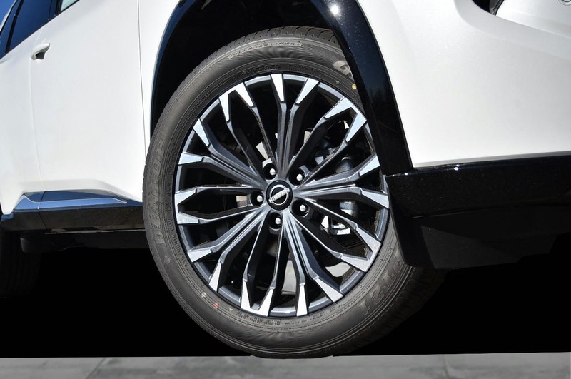 Nissan Rogue Vehicle Image 03