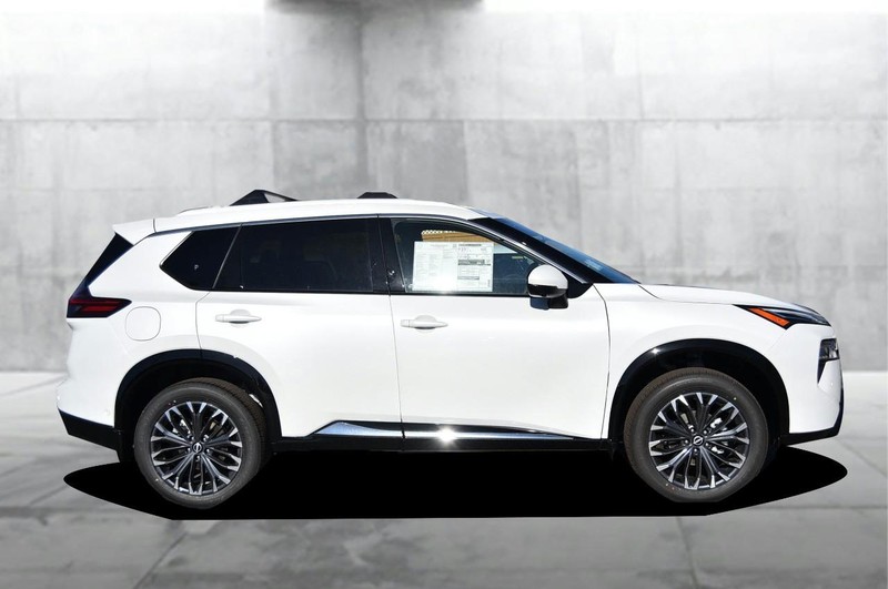 Nissan Rogue Vehicle Image 05