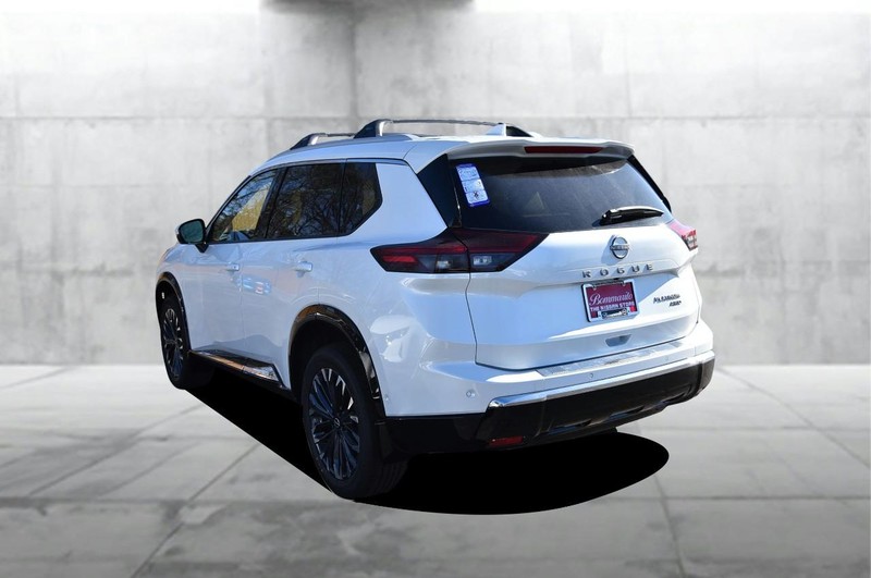 Nissan Rogue Vehicle Image 07