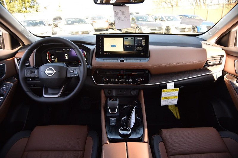 Nissan Rogue Vehicle Image 08