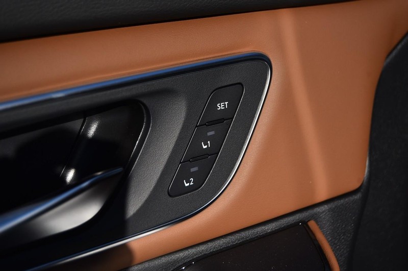 Nissan Rogue Vehicle Image 10