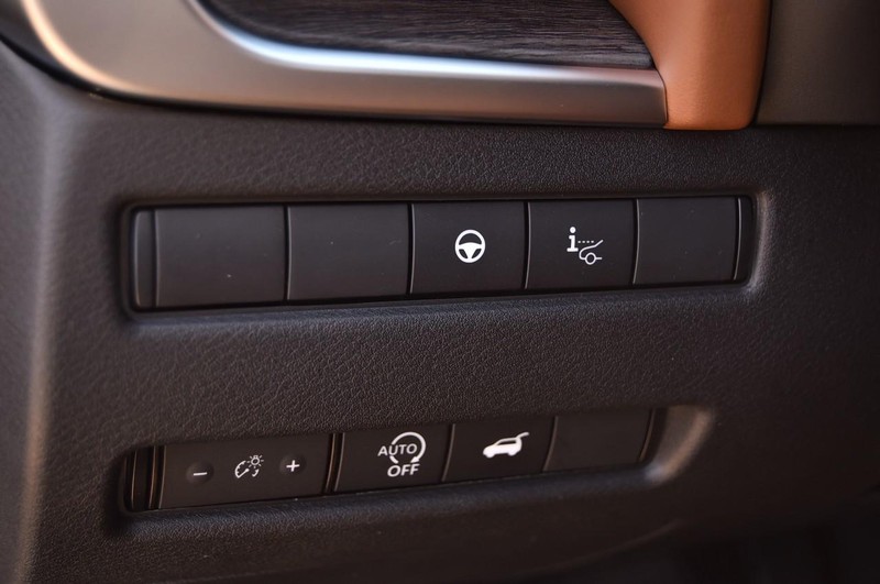 Nissan Rogue Vehicle Image 12