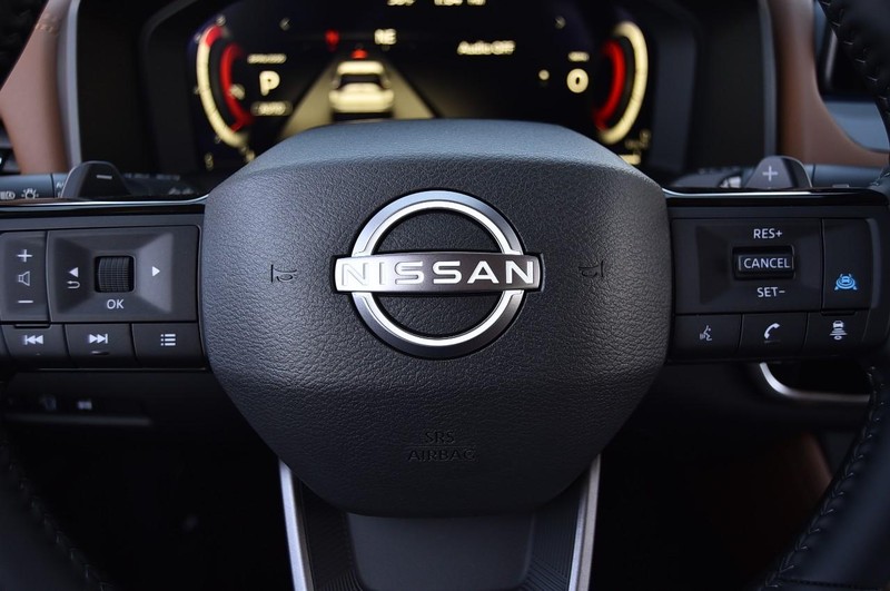 Nissan Rogue Vehicle Image 22