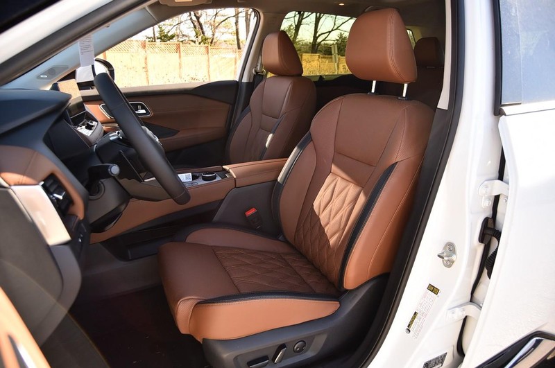 Nissan Rogue Vehicle Image 23