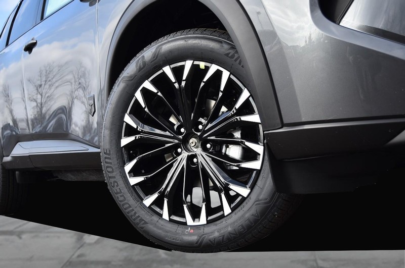 Nissan Rogue Vehicle Image 03