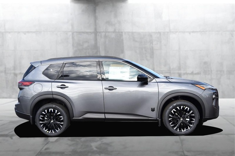 Nissan Rogue Vehicle Image 05