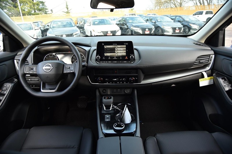 Nissan Rogue Vehicle Image 08