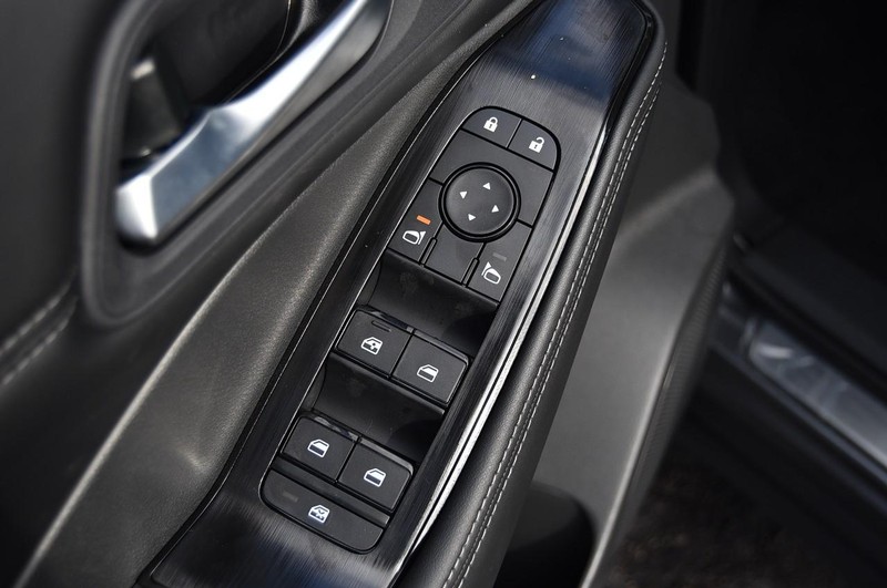 Nissan Rogue Vehicle Image 09