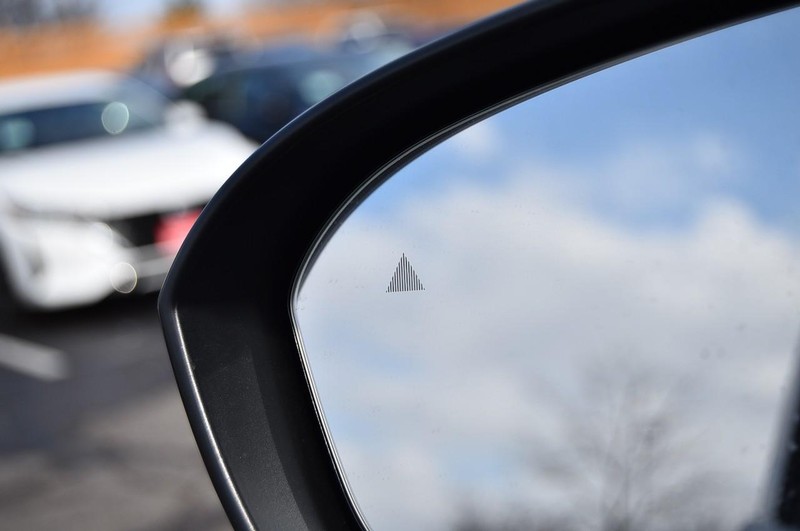 Nissan Rogue Vehicle Image 10