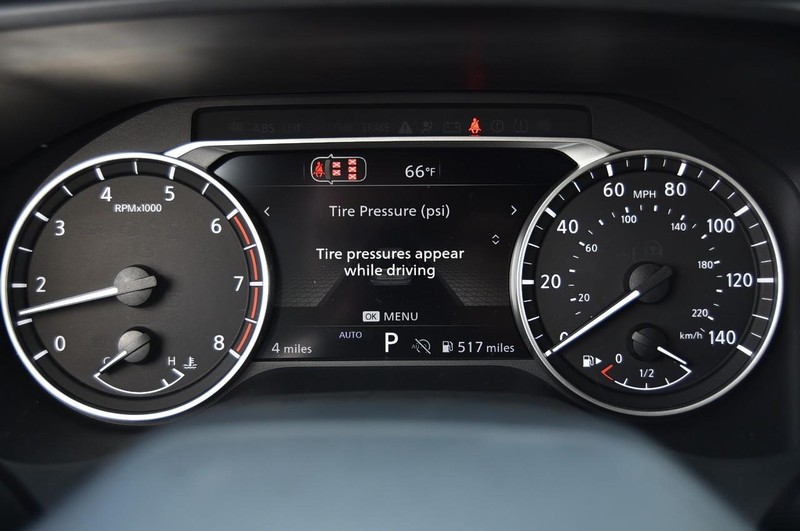 Nissan Rogue Vehicle Image 12