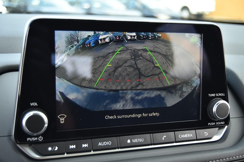 Nissan Rogue Vehicle Image 16