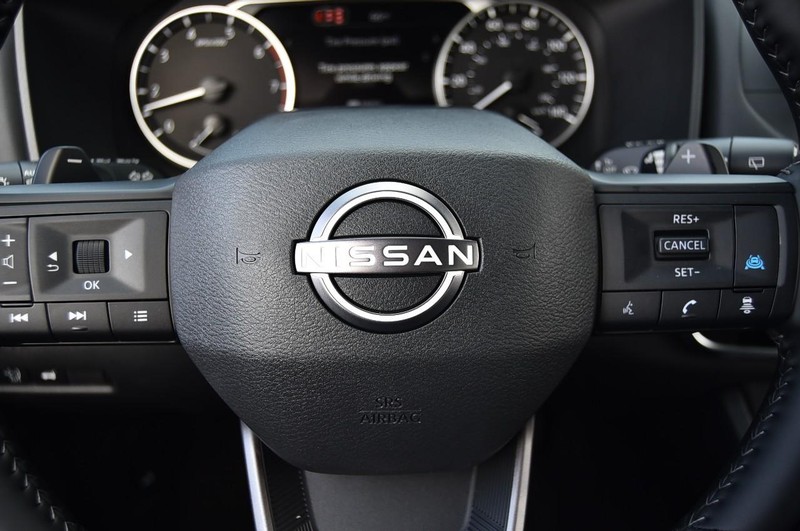 Nissan Rogue Vehicle Image 21