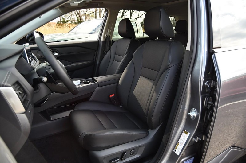 Nissan Rogue Vehicle Image 22