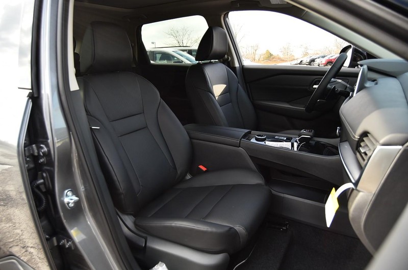 Nissan Rogue Vehicle Image 23