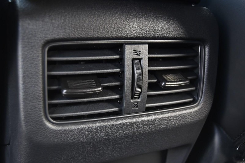 Nissan Rogue Vehicle Image 26