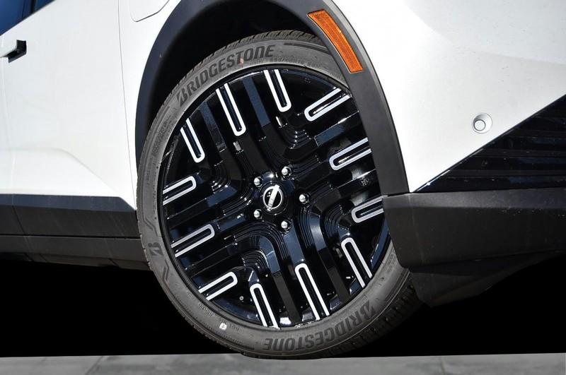 Nissan LEAF Vehicle Image 03