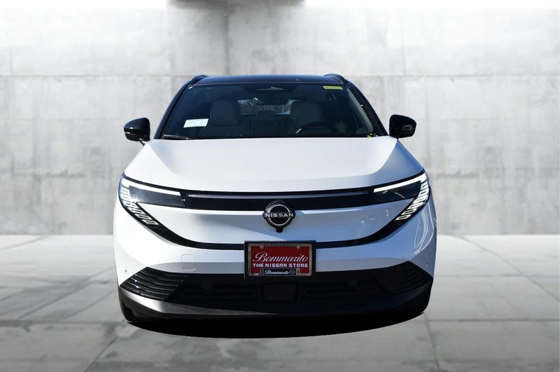 Nissan LEAF Vehicle Image 04