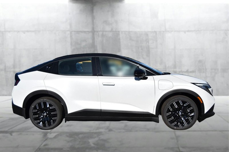 Nissan LEAF Vehicle Image 05