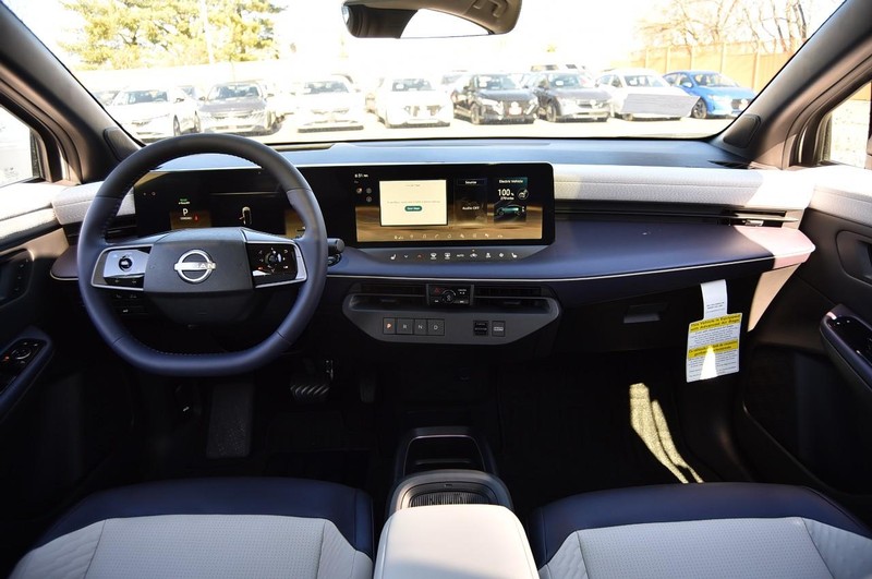 Nissan LEAF Vehicle Image 08