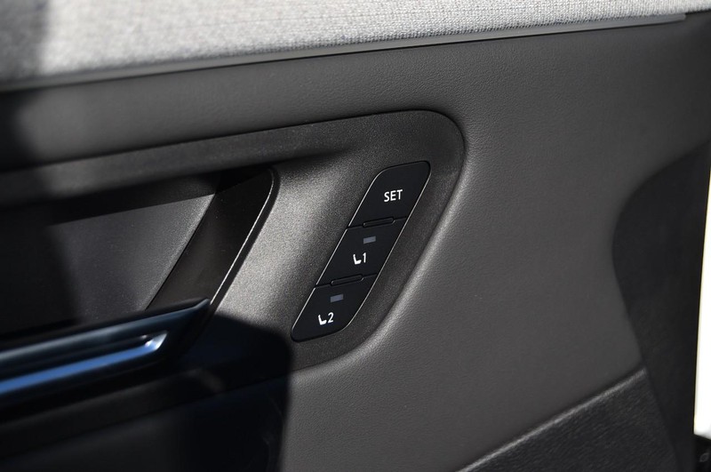 Nissan LEAF Vehicle Image 10