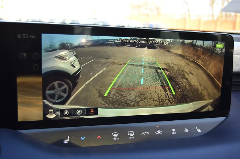 Nissan LEAF Vehicle Image 16