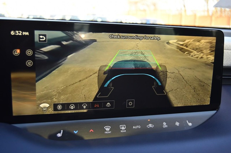 Nissan LEAF Vehicle Image 17