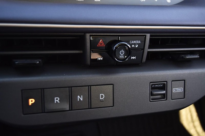 Nissan LEAF Vehicle Image 20