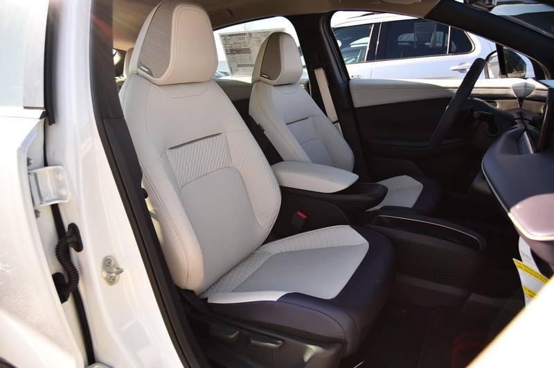 Nissan LEAF Vehicle Image 25