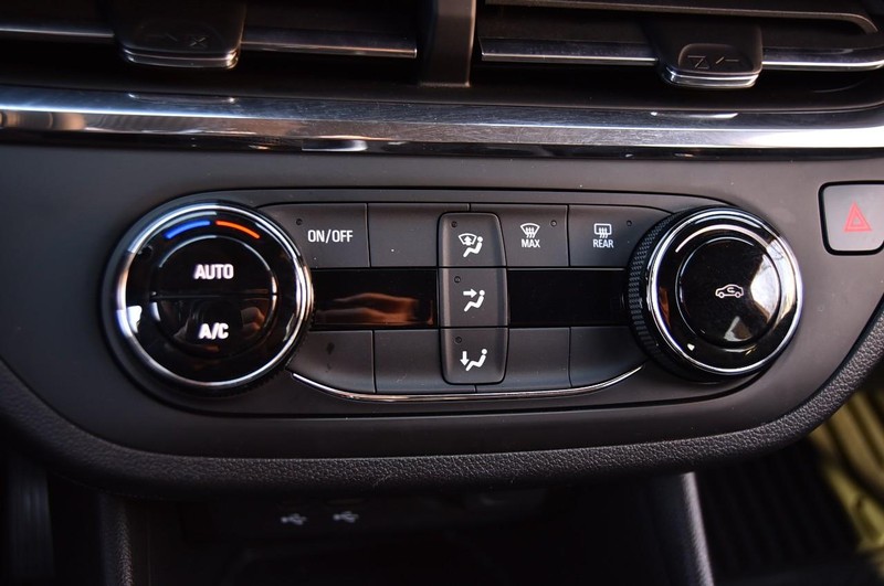 Buick Envista Vehicle Image 13