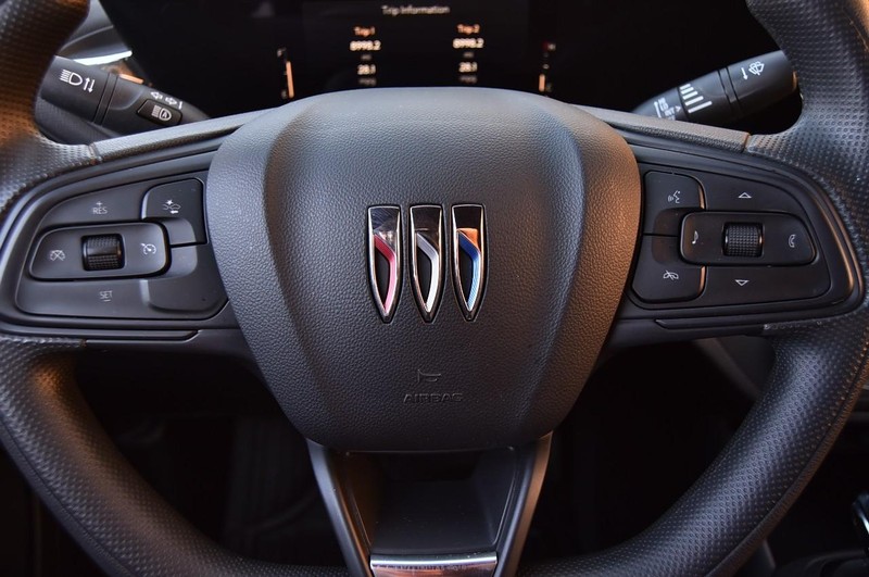 Buick Envista Vehicle Image 17