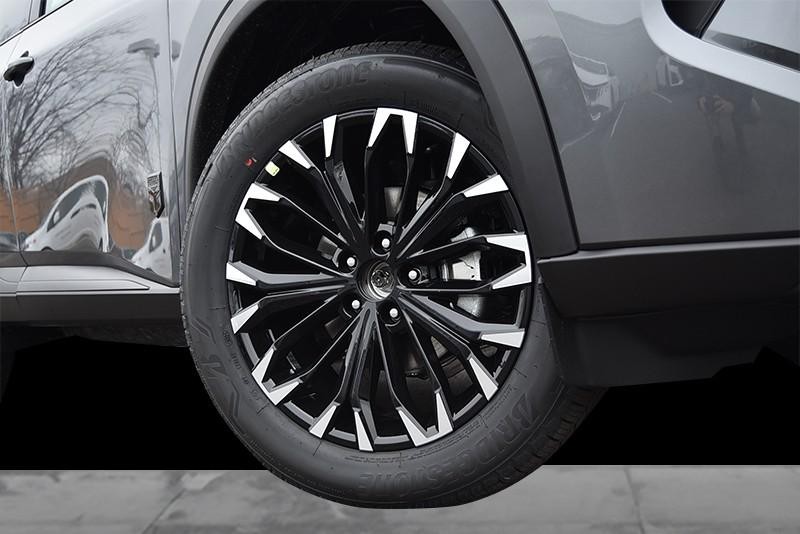 Nissan Rogue Vehicle Image 03