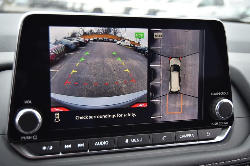 Nissan Rogue Vehicle Image 13