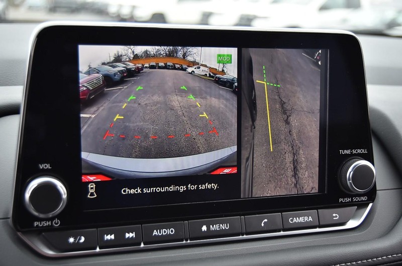 Nissan Rogue Vehicle Image 14