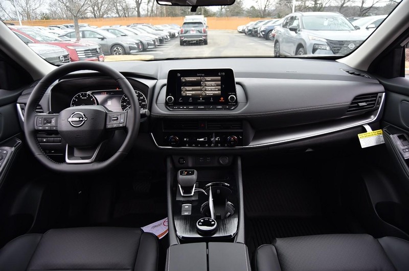 Nissan Rogue Vehicle Image 08