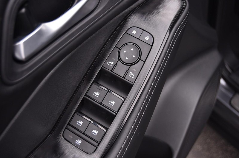 Nissan Rogue Vehicle Image 09