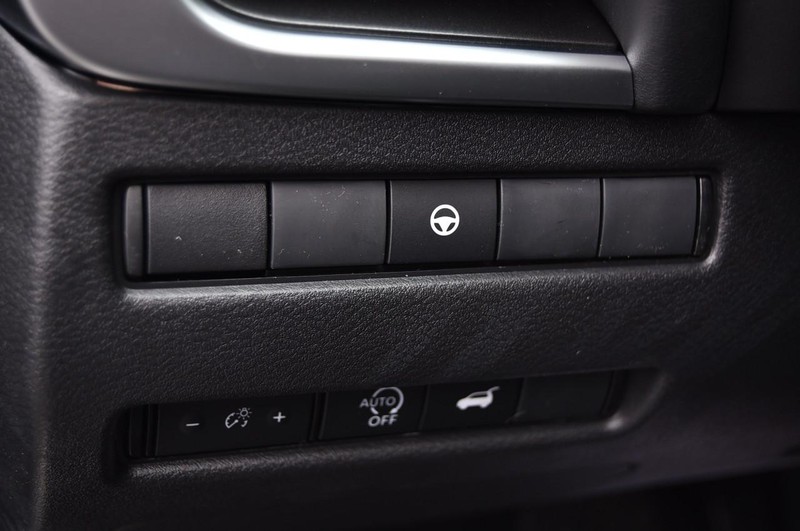 Nissan Rogue Vehicle Image 11