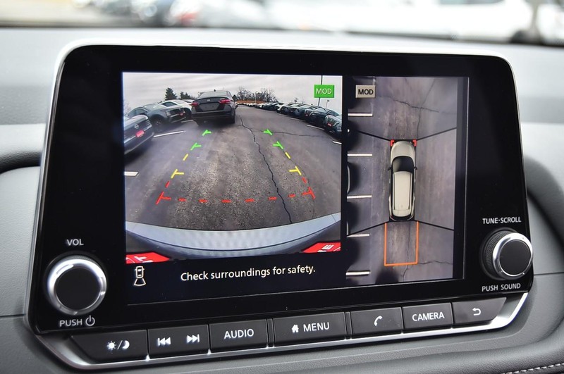 Nissan Rogue Vehicle Image 13