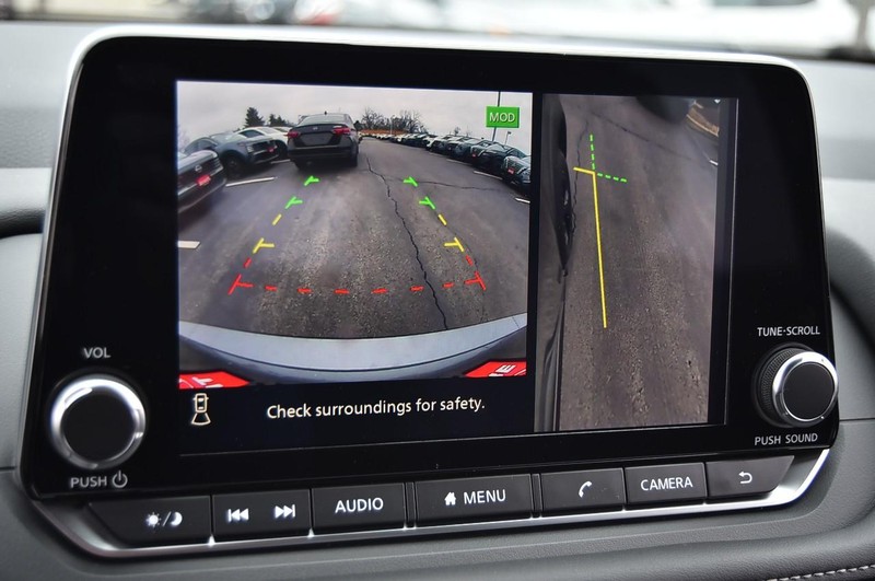 Nissan Rogue Vehicle Image 14