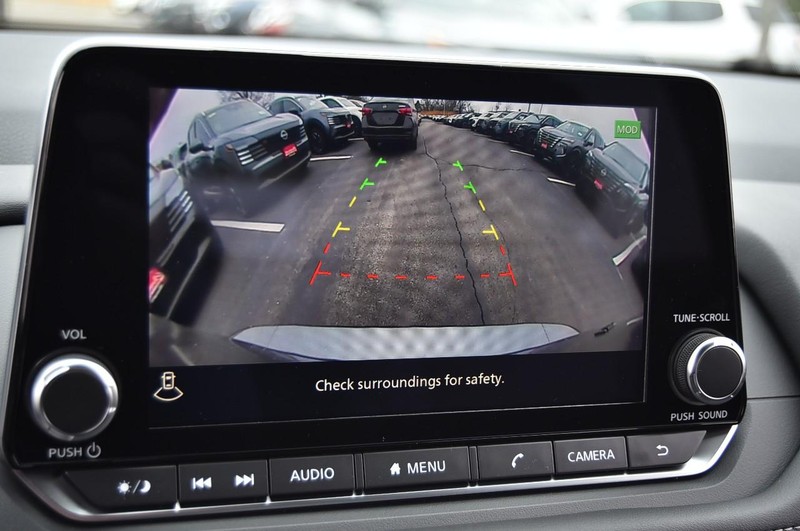 Nissan Rogue Vehicle Image 15